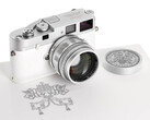 Le Leica "Pope Francis" M-A 35 mm à télémètre est une copie unique de cet appareil classique entièrement mécanique. (Source de l'image : Leica)