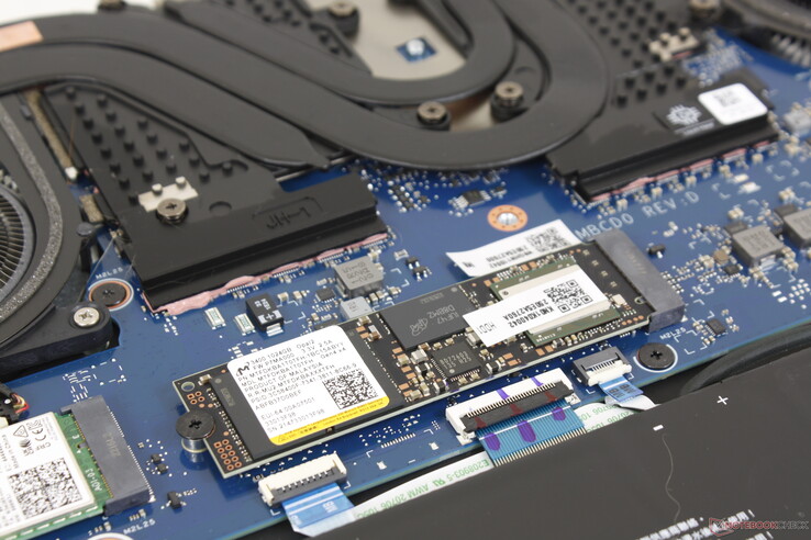 Prend en charge jusqu'à un SSD NVMe M.2 PCIe4 x4 interne uniquement