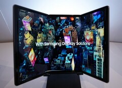 Samsung Display a de nouveau montré ses dernières innovations pliables, cette fois au CES 2022. (Image source : @sondesix)