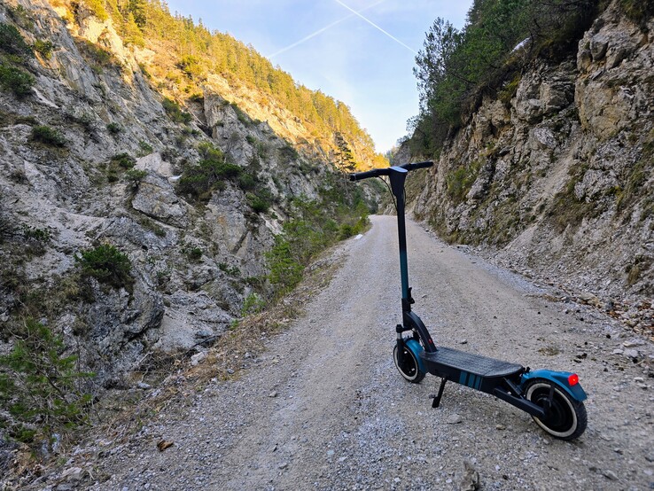 Le SoFlow SO4 Pro Max grimpe également les montagnes escarpées.