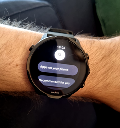 Le Google Play Store fonctionnant sur un Suunto 7. (Image source : u/alehel)