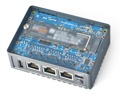 Le NanoPi R5S peut faire tourner les images de Android 12, entre autres systèmes d'exploitation. (Image source : FriendlyELEC)