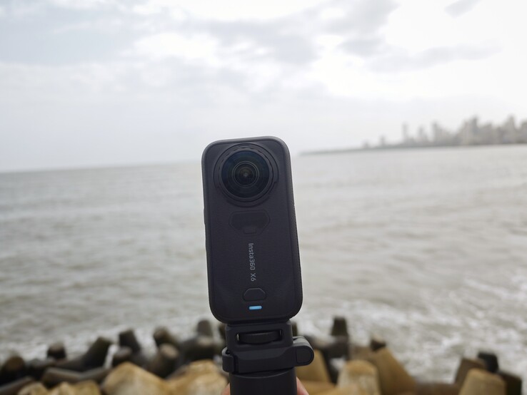 L'Insta360 X6 est équipée de deux capteurs carrés Sony personnalisés de 1/1,1 pouce
