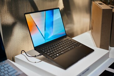 ASUS Vivobook S 14 (Source : Alex Waetzel pour Notebookcheck)