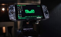 Le fondateur de l'AYA NEO dispose d'un chipset Ryzen 5 4500U. (Source de l'image : AYA)