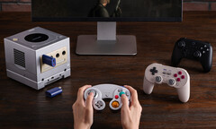 8BitDo a conçu le récepteur NGC Retro pour compléter visuellement le GameCube violet. (Source de l'image : 8BitDo)