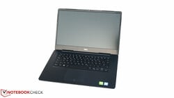 En test : le Dell Vostro 5581 laptop. Modèle de test aimablement fourni par Cyberport.