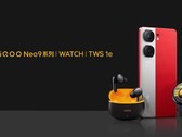 La montre iQOO et les écouteurs Ie avec le Neo9 (Source : iQOO)