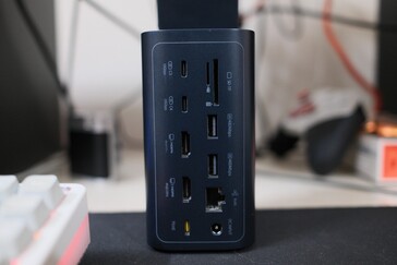 L'ensemble des ports arrière du Baseus Spacemate RD1 Pro.