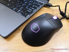 Les souris sans fil MM730 et MM731 de Cooler Master, super légères et durables, sont maintenant disponibles à partir de 79 USD