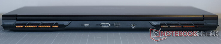 USB-C 3.2 Gen2×1 (sans fonctions supplémentaires) ; HDMI 2.1 (avec HDCP 2.3) ; Mini DisplayPort 1.4 ; connecteur du bloc d'alimentation ;