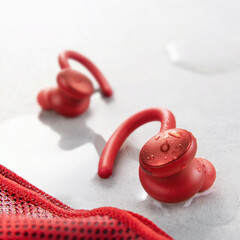 Les nouveaux écouteurs Sport X10 TWS et leur boîtier de charge. (Source : Soundcore)