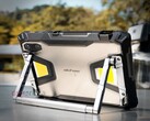 L'Ulefone Armor Pad 5 Ultra est plus lourd que de nombreux ordinateurs portables. (Source de l'image : GSMArena)