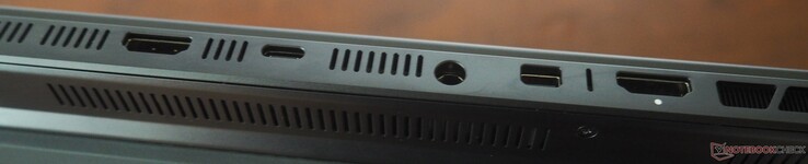 Arrière : HDMI 2.1, USB-C 4 (DP 2.1, 140 W PD), alimentation, Mini-DisplayPort 2.1 (dGPU), HDMI 2.1 (dGPU)