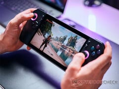 AFMF 2.1 est maintenant disponible sur le ROG Ally et le plus récent ROG Ally X, en photo. (Source de l&#039;image : Notebookcheck)