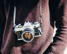 Canon semble envisager un appareil photo sans miroir basé sur le design du Canon AE-1, qui est devenu populaire parmi les amateurs. (Source de l'image : The Canon Camera Museum)