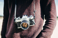 Canon semble envisager un appareil photo sans miroir basé sur le design du Canon AE-1, qui est devenu populaire parmi les amateurs. (Source de l&#039;image : The Canon Camera Museum)