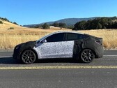 La Model Y Performance 2026 en camouflage de mule d'essai. (Source de l'image : ConfidentImage4266/Reddit)