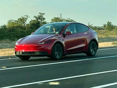 La Tesla Model Y Standard de couleur rouge (Source de l&#039;image : Moose/X)