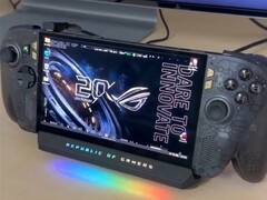 L'Asus ROG Ally X20 a une coque translucide.