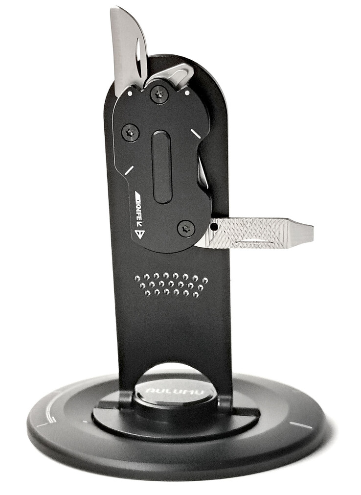 Outils sur la jambe.