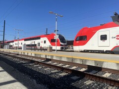 EMUs Caltrain (Stadler Kiss) stationnés en attente de service pendant la semaine Display en mai 2024 (Source de l'image : Andreas Sebayang)