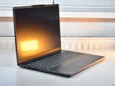 Le Lenovo IdeaPad Slim 3 15Q8X10 équipé du Qualcomm Snapdragon X (source de l'image : Benjamin Herzig/Notebookcheck)