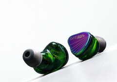 Les écouteurs Moondrop Rays sont dotés d'un port USB-C et conviennent parfaitement aux smartphones de jeu modernes (Image source : Moondrop)