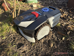 Le Sunseeker V1 est resté bloqué à l'extérieur de la pelouse