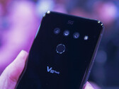 Le V50 ThinQ devrait commencer à recevoir sa dernière mise à jour de l'OS plus tard dans le trimestre. (Image source : Expert Reviews)