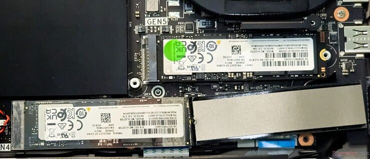 La Titan 18 HX AI dispose de 1 emplacement PCIe Gen5 et de 3 emplacements PCIe Gen4 NVMe