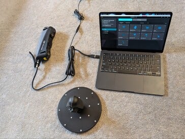 Sermoon S1 connecté à un MacBook Air avec sujet sur la platine Creality (vendue séparément)