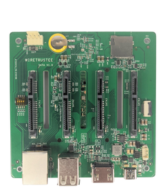 Le tableau des transporteurs Wiretrustee comporte quatre connexions SATA 2.0. (Source de l&#039;image : Wiretrustee)