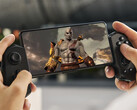 Le smartphone Android phare de dernière génération a mieux réussi à émuler les jeux testés. Photo : God of War 3 en cours d’émulation sur un smartphone (image retouchée).