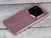 Honor Magic6 RSR Porsche Design : smartphone de luxe élégant doté d'une batterie puissante