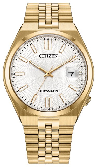 Montre automatique Citizen Tsuyosa 60 dotée d’un boîtier en acier inoxydable doré et d’un bracelet de style Jubilee, d’un cadran blanc à motif guilloché et d’une loupe cyclope pour la date.