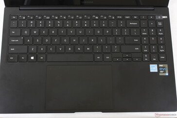 Disposition du clavier identique à celle du Galaxy Book, moins cher