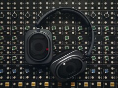 Le Nothing Headphone (1) Pro combine trois haut-parleurs par oreille avec une réduction de bruit active adaptative et jusqu’à 68 heures d’autonomie.