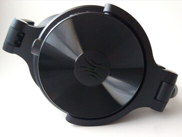 Microphone près du logo. (Source de l'image : Notebookcheck)