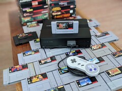 La console Polymega peut lire des jeux originaux de PS1, NES, Super Nintendo et même Sega Saturn (Image : Polygon)