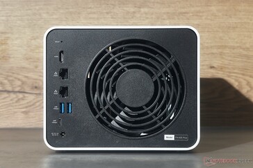 Les modèles TerraMaster F4-425 Plus et Pro sont identiques.