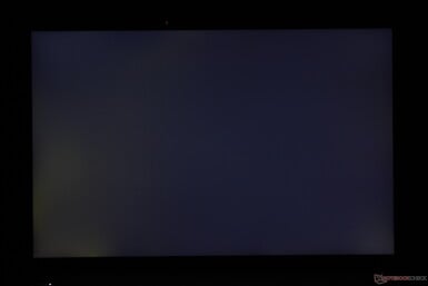 Léger - modéré saignement irrégulier du rétroéclairage dans les coins inférieurs