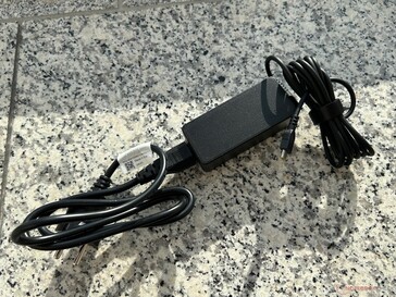alimentation USB-C de 45 watts (20V 2,25A)