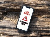 écran de l'iPhone affichant un message d'avertissement persistant de faible recharge de données. (Source de l'image : Arpit Brandings via Pexels, modifiée)