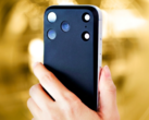 Le dos Mynus pour iPhone 17 Pro rend le fleuron de Apple plat.