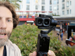 Gros plan sur l'Osmo Pocket 4P montrant ses deux objectifs.