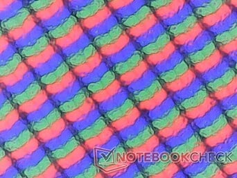 Le panneau mat est légèrement plus granuleux que le panneau brillant