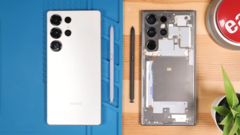 Le S24 Ultra (à gauche) et le S25 Ultra. (Source de l'image : PhoneRepairGuru via YouTube)