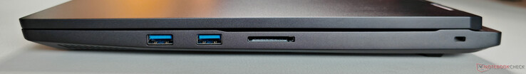 À droite : 2x USB-A 3.2 Gen.1 (5 GBit/s), lecteur de carte SD, Kensington Nano Saver Lock