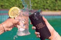 JBL aimerait que vous sachiez que le Grip est parfait pour les fêtes (Image source : JBL)